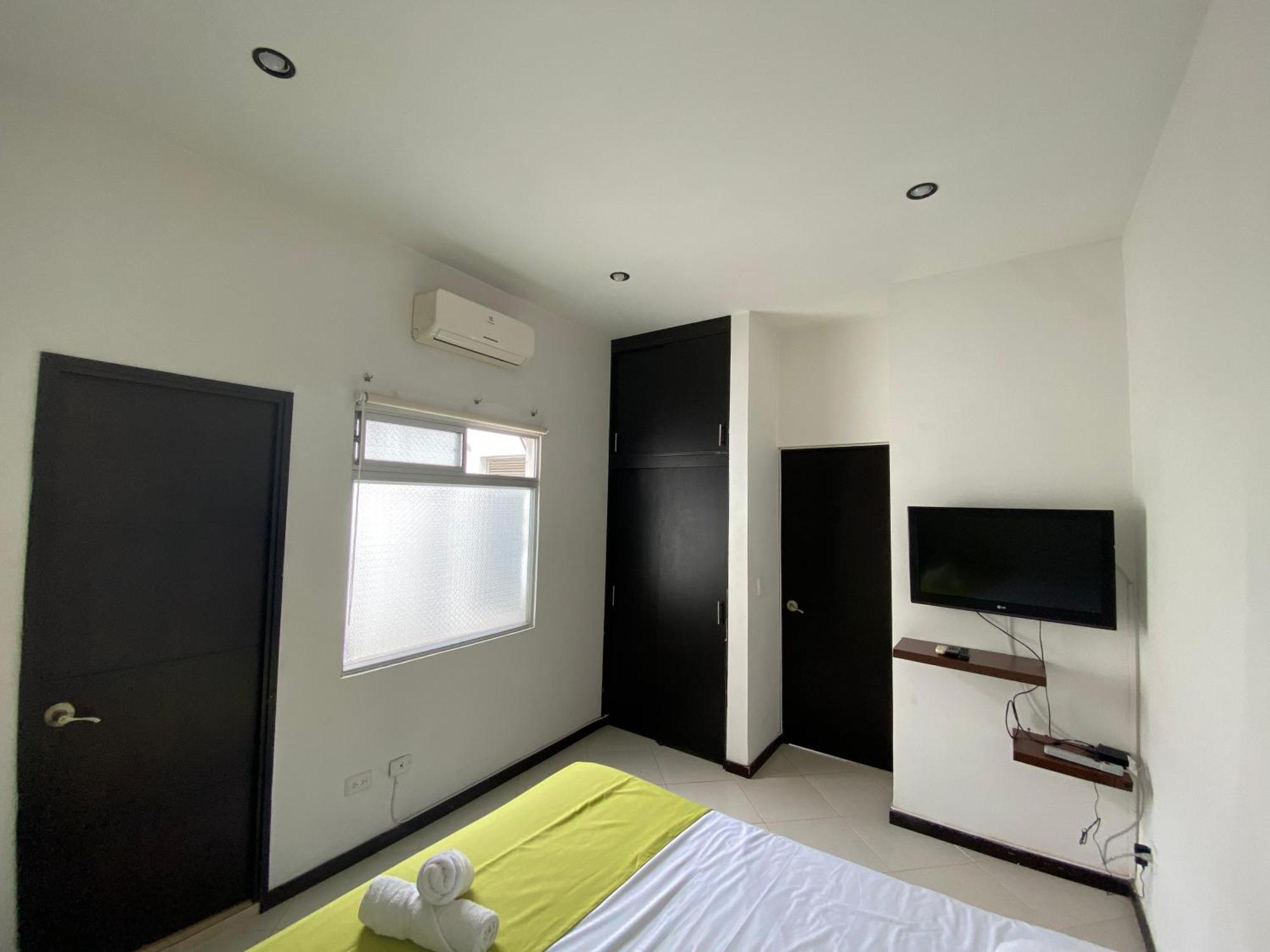 Apartaestudios Laureles Меделин Екстериор снимка