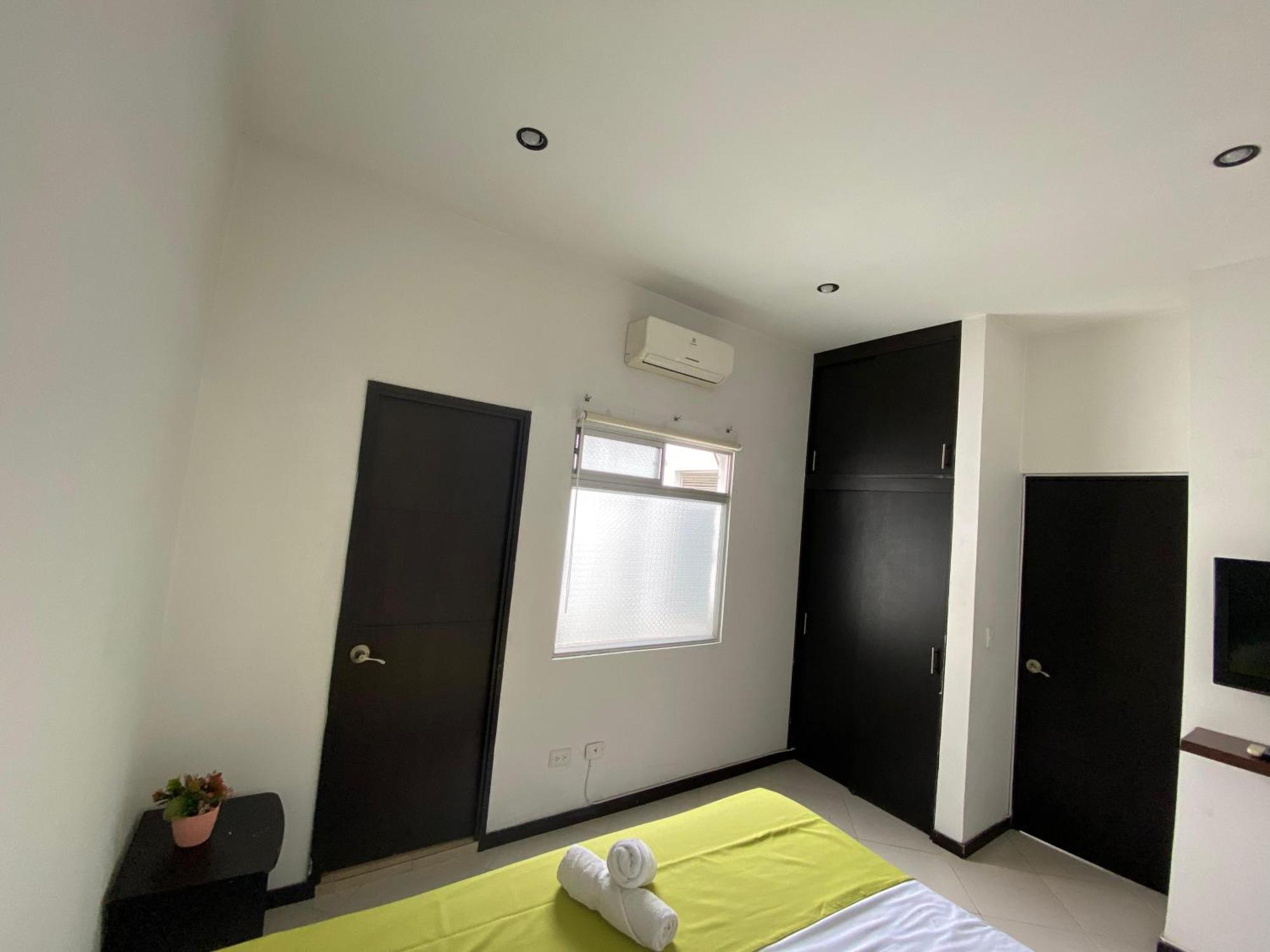Apartaestudios Laureles Меделин Екстериор снимка