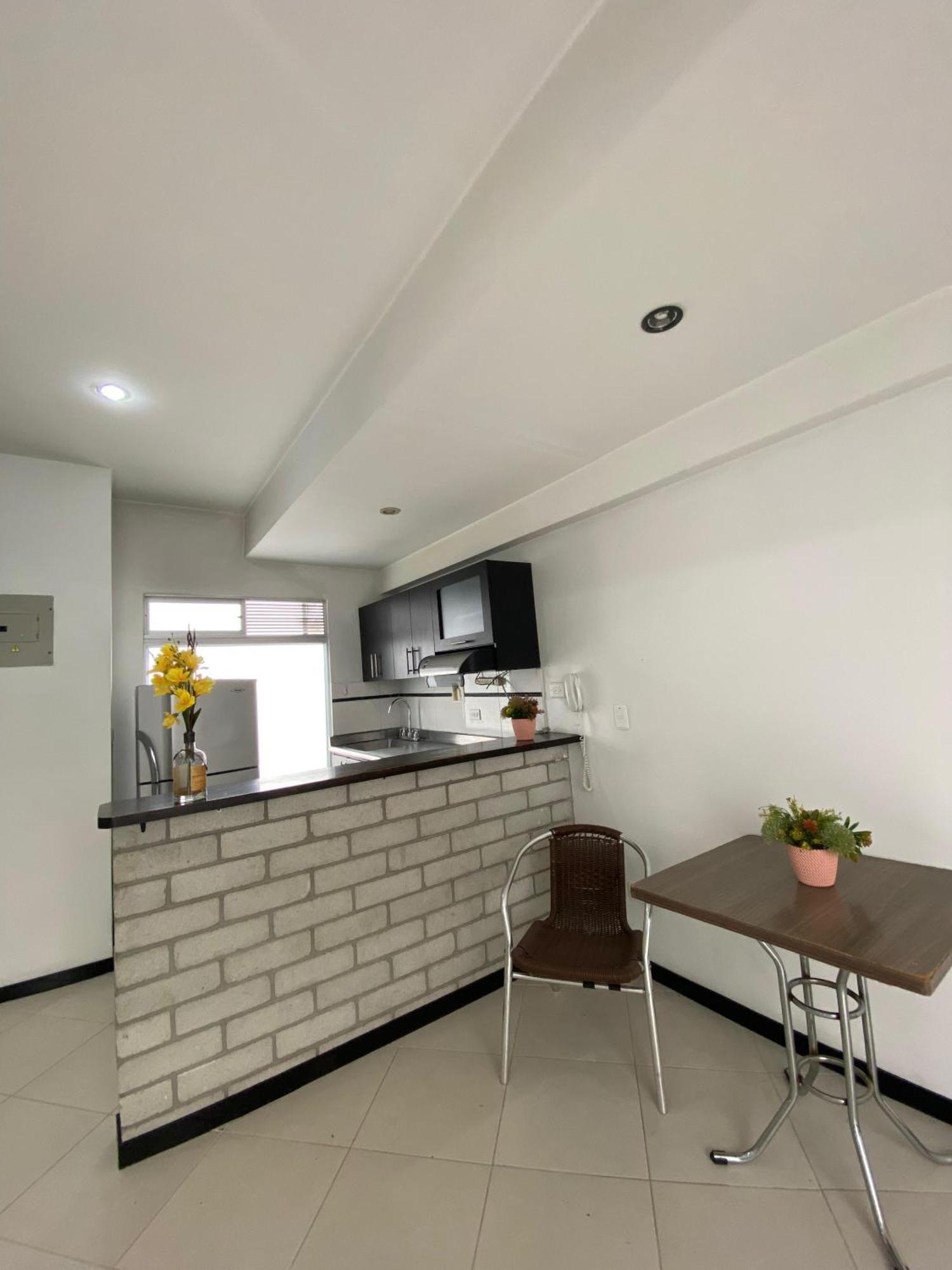 Apartaestudios Laureles Меделин Екстериор снимка