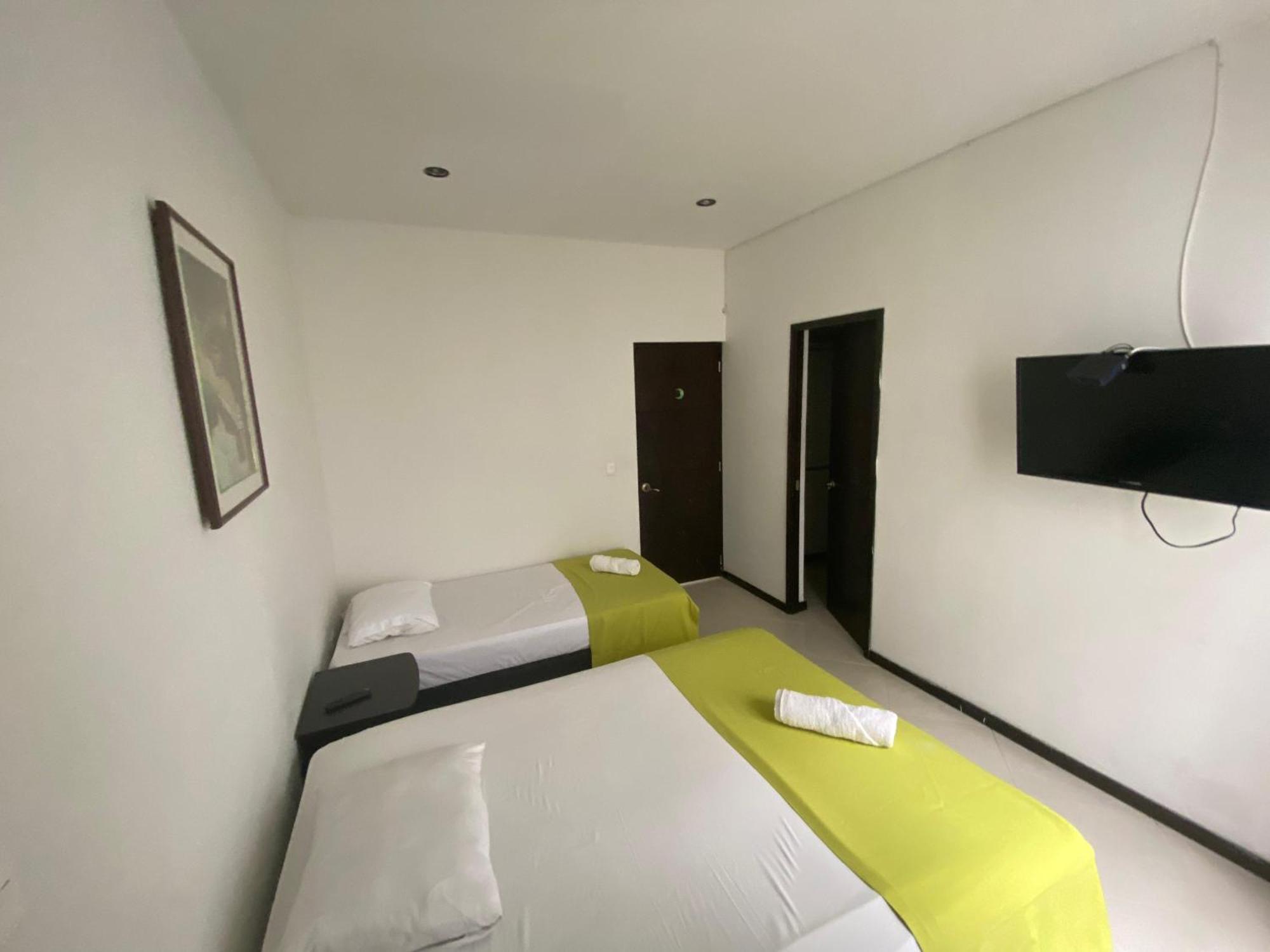 Apartaestudios Laureles Меделин Екстериор снимка