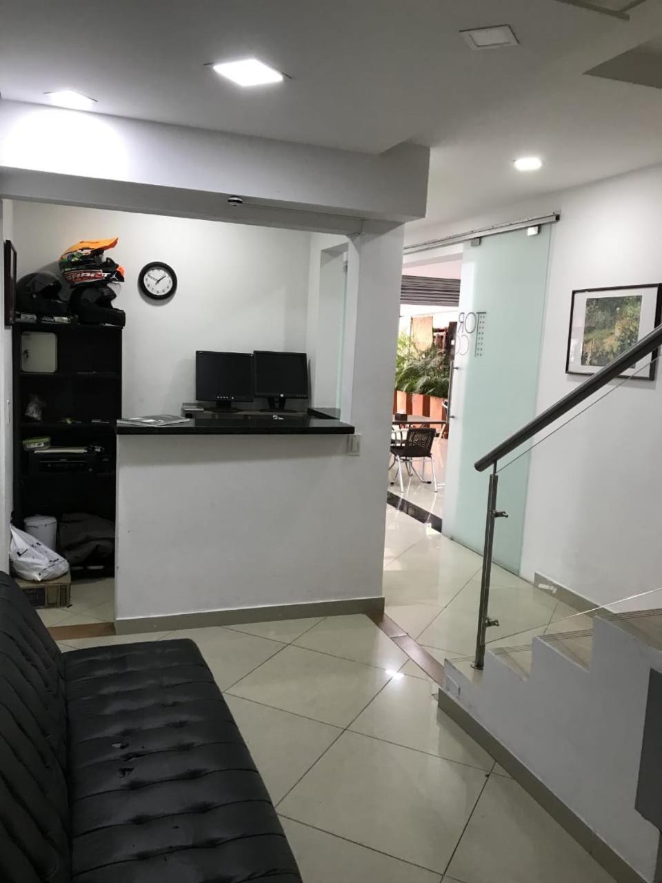Apartaestudios Laureles Меделин Екстериор снимка